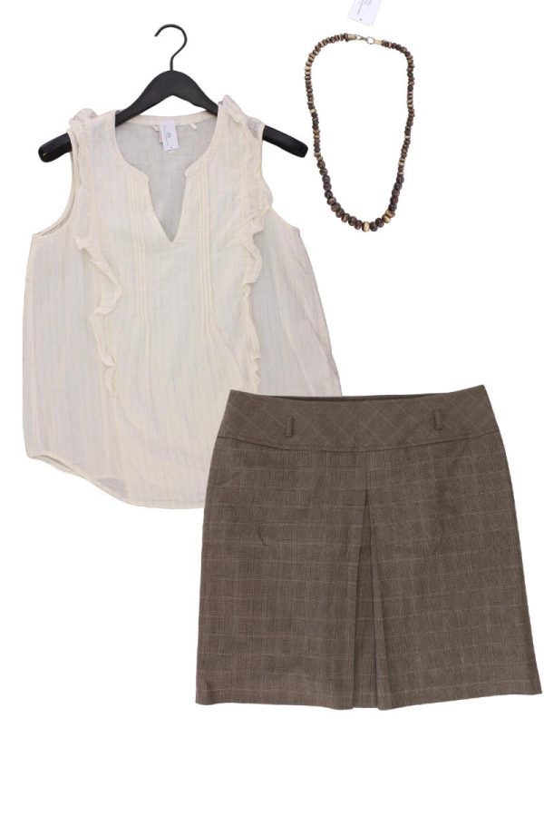 Second Hand Outfit Größe M mit Esprit Rüschenbluse in Gr. 40 und Halskette Im Angebot