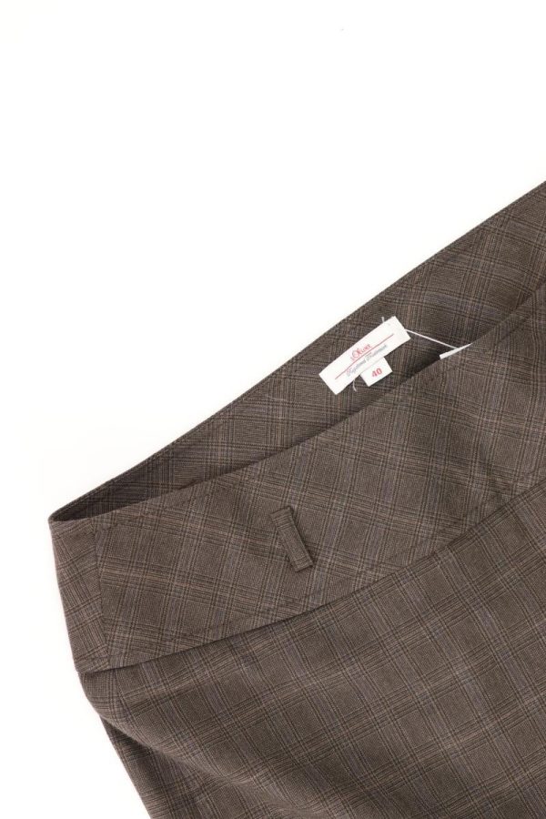 Second Hand Outfit Größe M mit Esprit Rüschenbluse in Gr. 40 und Halskette Im Angebot – Bild 4